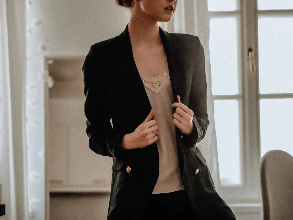 snagcodes - minimal fashion woman blazer